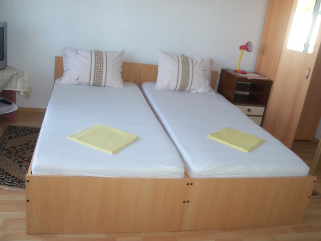 חוואר Apartments Radonic מראה חיצוני תמונה