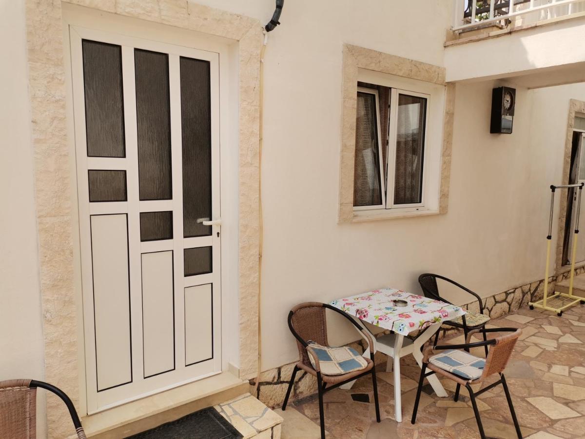 חוואר Apartments Radonic מראה חיצוני תמונה